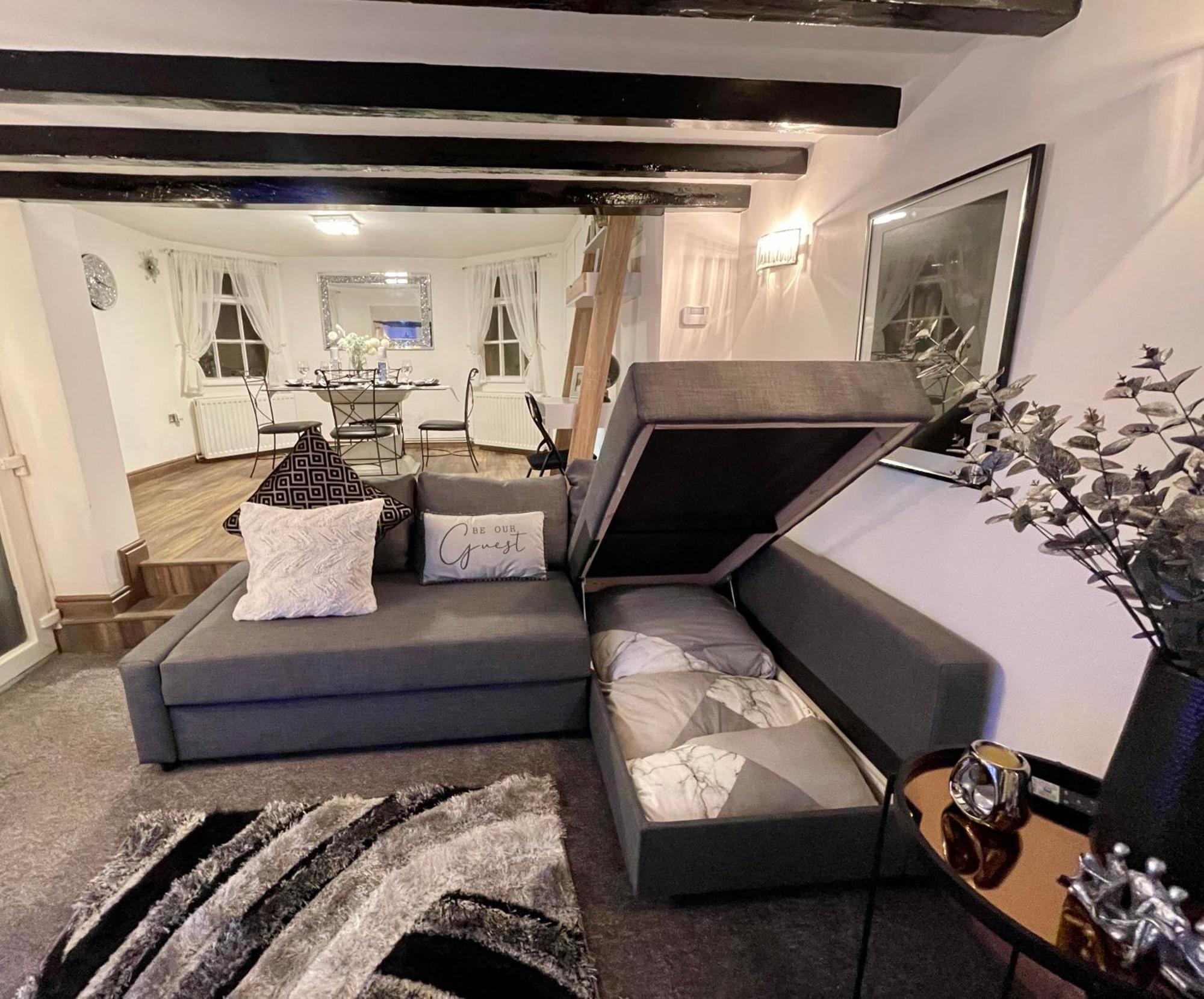 Tollgate House - Luxury Cozy Cottage - Huge Hot Tub - Alton Towers Cheadle (Staffordshire) Exterior foto