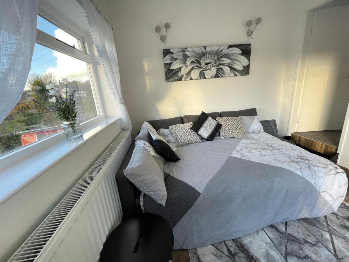 Tollgate House - Luxury Cozy Cottage - Huge Hot Tub - Alton Towers Cheadle (Staffordshire) Exterior foto