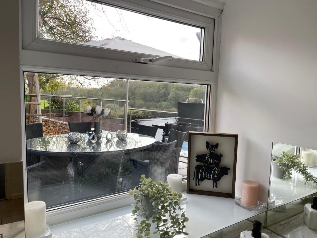 Tollgate House - Luxury Cozy Cottage - Huge Hot Tub - Alton Towers Cheadle (Staffordshire) Exterior foto