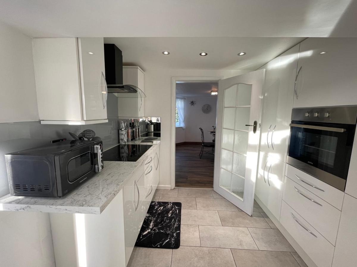 Tollgate House - Luxury Cozy Cottage - Huge Hot Tub - Alton Towers Cheadle (Staffordshire) Exterior foto