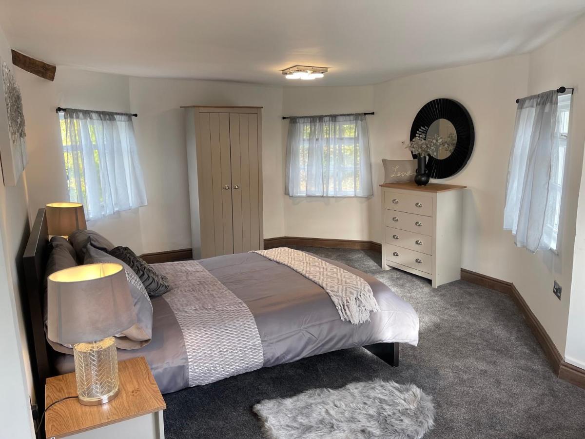 Tollgate House - Luxury Cozy Cottage - Huge Hot Tub - Alton Towers Cheadle (Staffordshire) Exterior foto