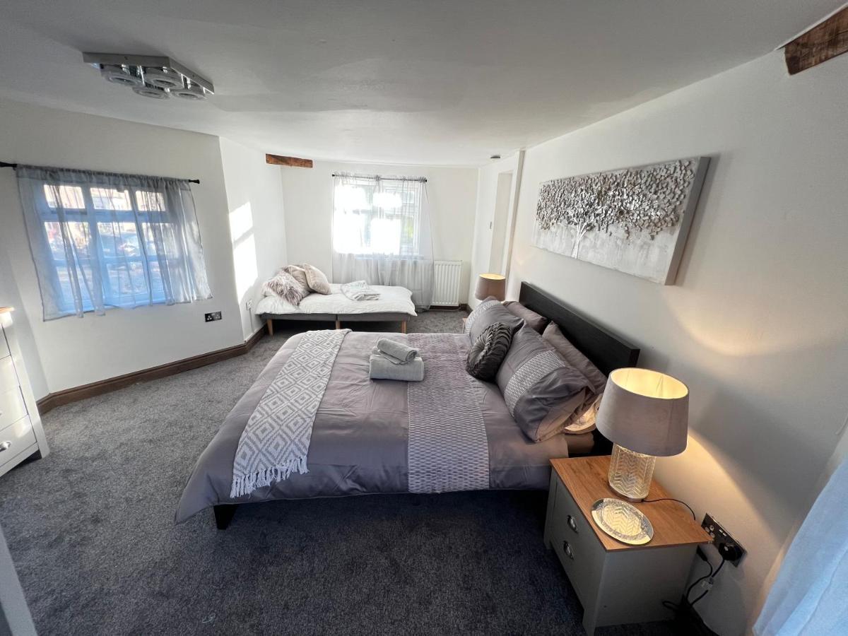Tollgate House - Luxury Cozy Cottage - Huge Hot Tub - Alton Towers Cheadle (Staffordshire) Exterior foto