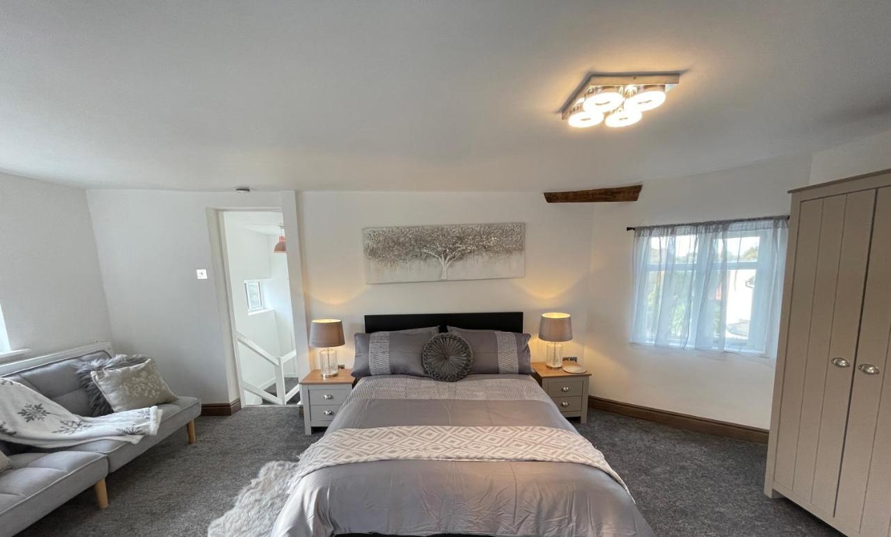Tollgate House - Luxury Cozy Cottage - Huge Hot Tub - Alton Towers Cheadle (Staffordshire) Exterior foto
